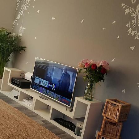 New Contemporary Flat Minutes From Airport & Nec Apartment Marston Green Bagian luar foto