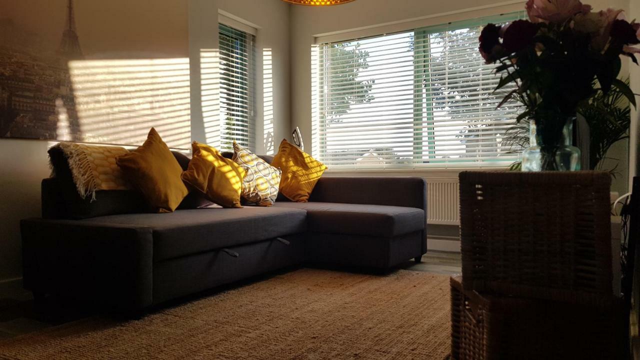 New Contemporary Flat Minutes From Airport & Nec Apartment Marston Green Bagian luar foto