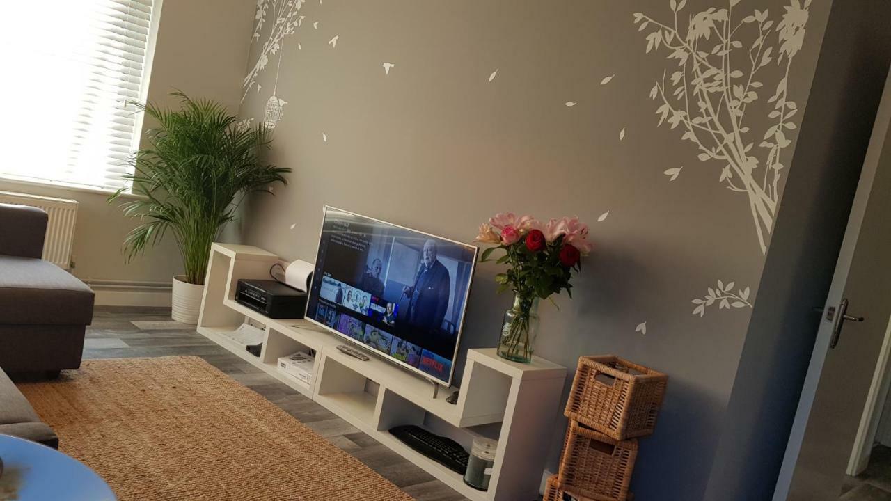 New Contemporary Flat Minutes From Airport & Nec Apartment Marston Green Bagian luar foto