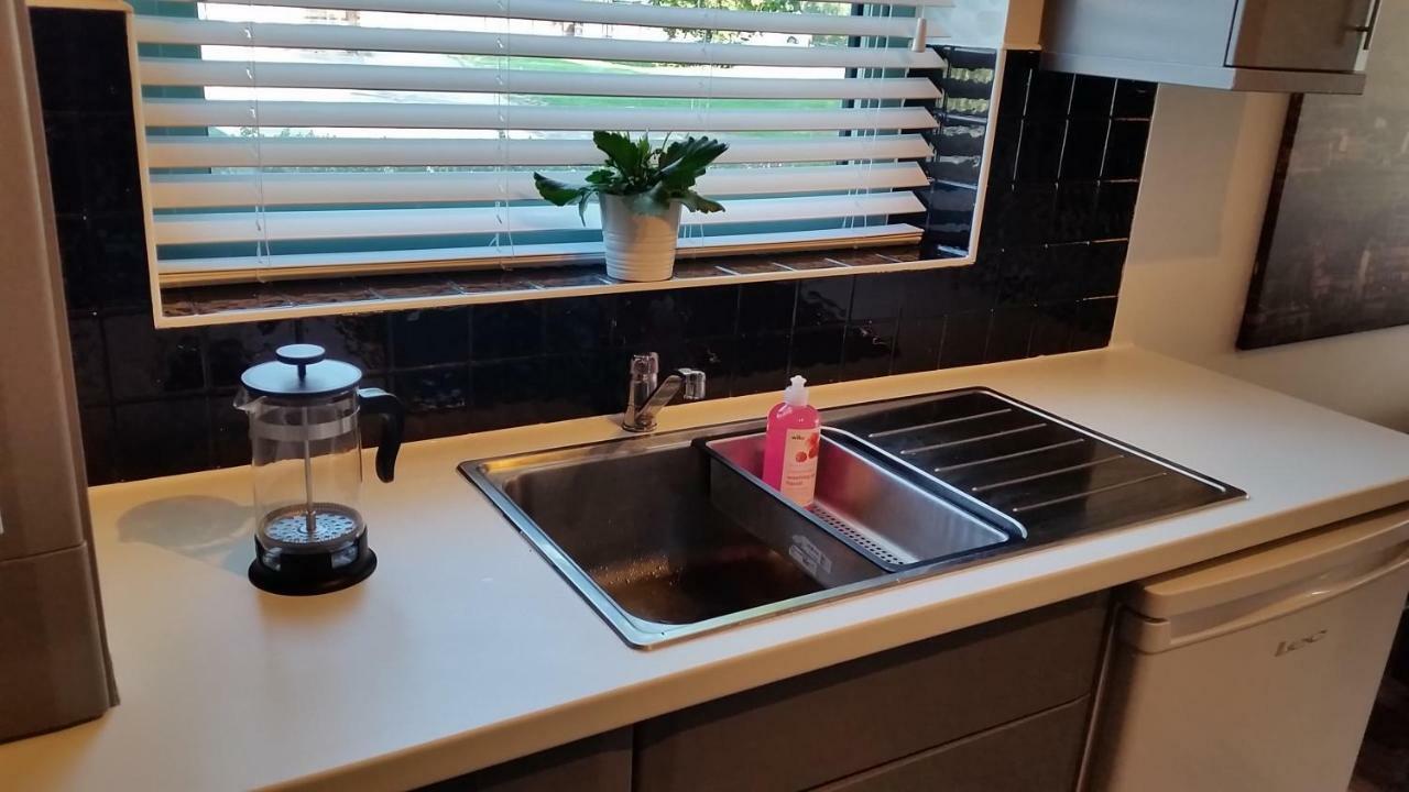 New Contemporary Flat Minutes From Airport & Nec Apartment Marston Green Bagian luar foto