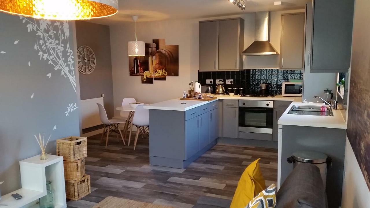 New Contemporary Flat Minutes From Airport & Nec Apartment Marston Green Bagian luar foto